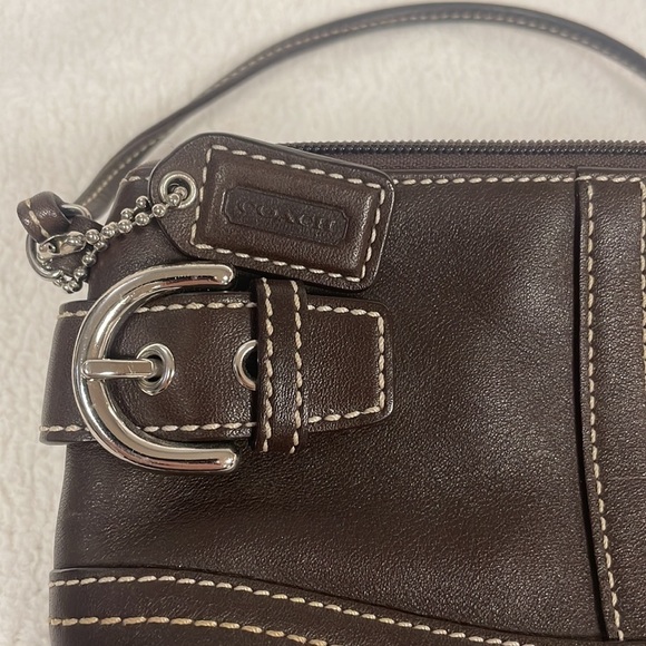 COACH-WRISTLET OR SMALL PURSE , BROWN LEATHER, GREAT CONDITION - Picture 3 of 7